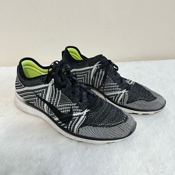 Nike Free 5.0 Black & White Athletic Shoes 9.5 MEN - Picture 1 of 9